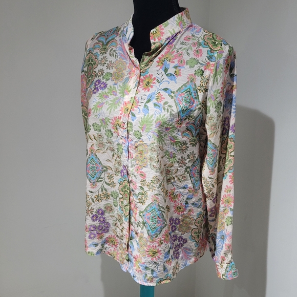 Femme Fatale Lightweight Floral Print Collared Button Down Blouse Size Medium - Picture 3 of 12